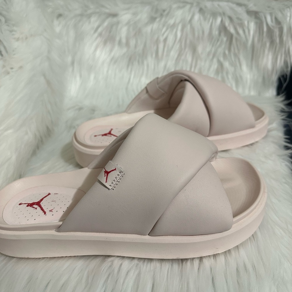Nike Slide - Picture 3 of 8